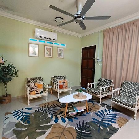 Mini Green Homestay Кулаи Экстерьер фото
