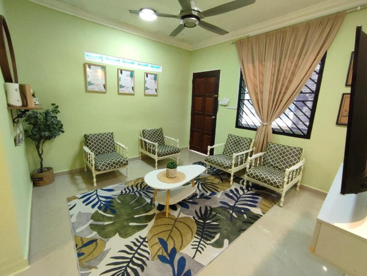 Mini Green Homestay Кулаи Экстерьер фото