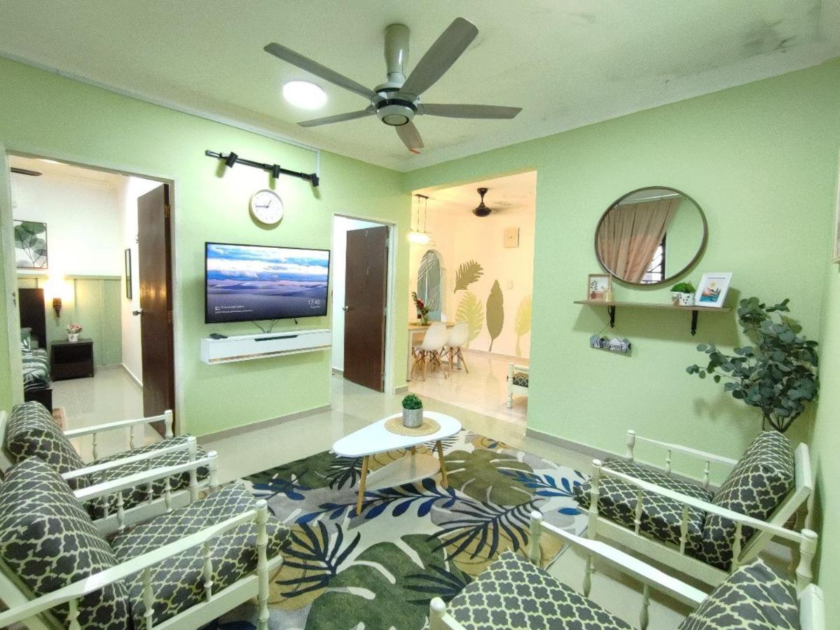 Mini Green Homestay Кулаи Экстерьер фото
